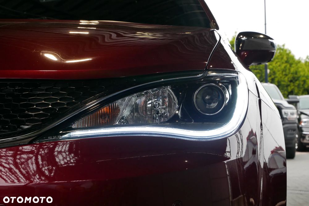 Chrysler Pacifica - 35