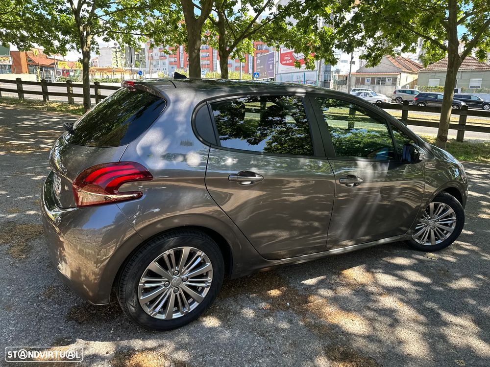 Peugeot 208 1.2 PureTech Signature - 12