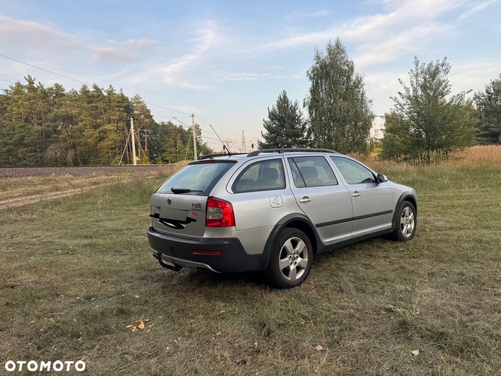 Skoda Octavia Scout 2.0 TDI DPF - 5