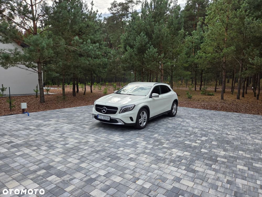 Mercedes-Benz GLA - 9