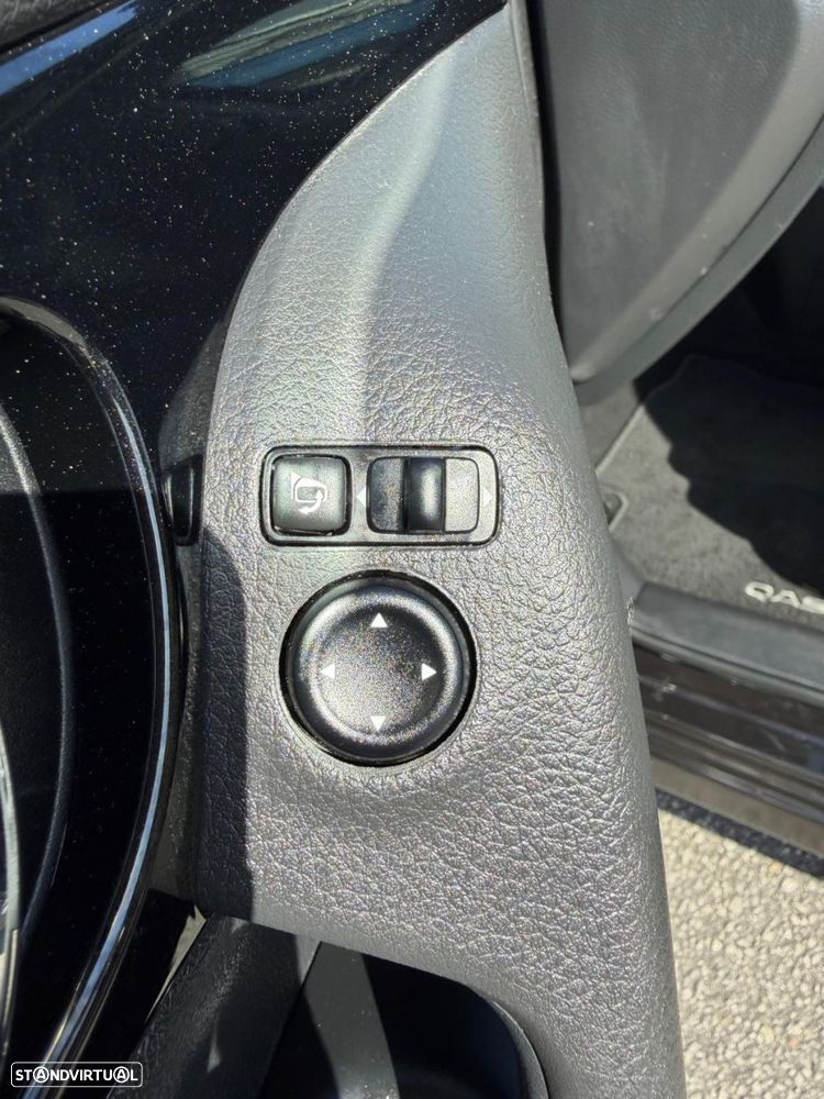 Nissan Qashqai 1.5 dCi N-Connecta J18 - 19