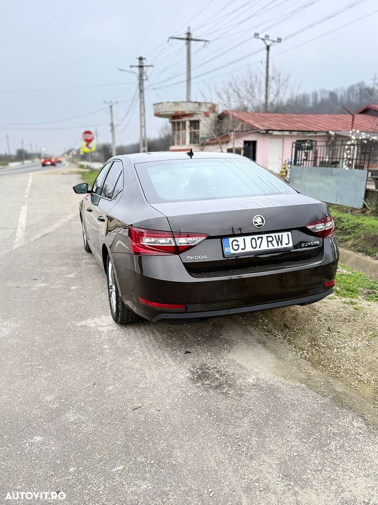 Skoda Superb 1.6 TDI DSG Ambition - 4