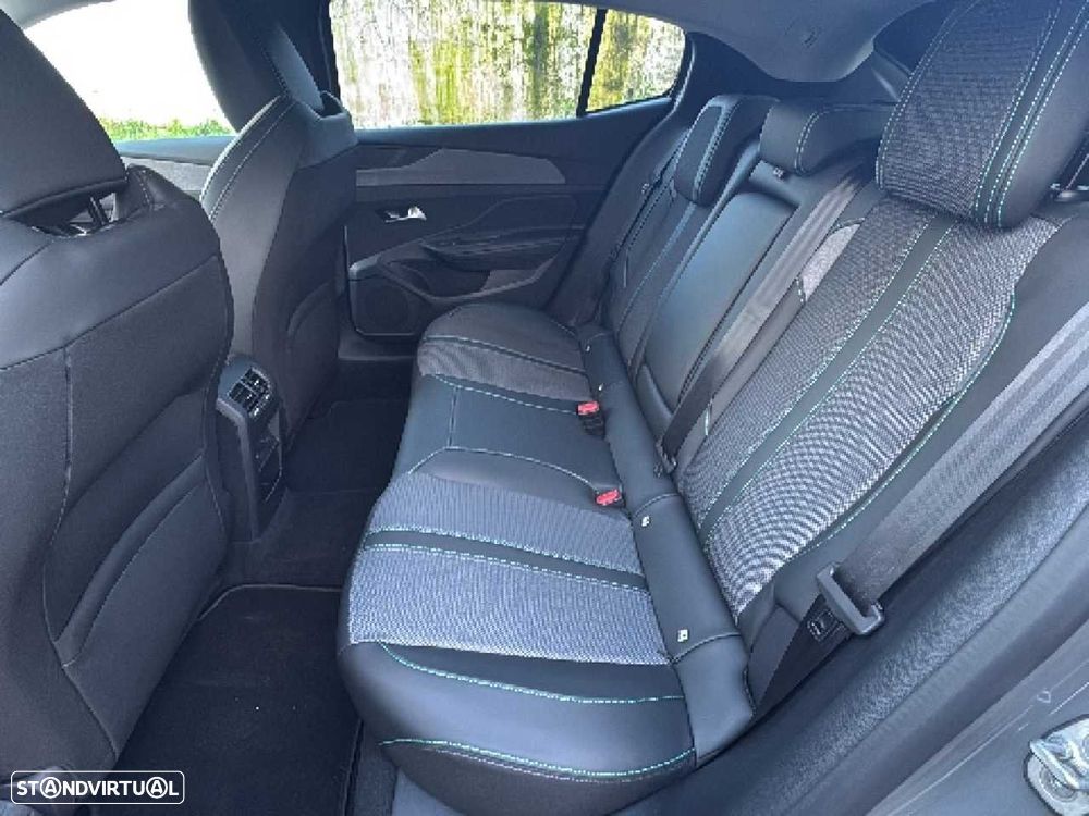 Peugeot 408 1.2 PureTech Allure EAT8 - 10