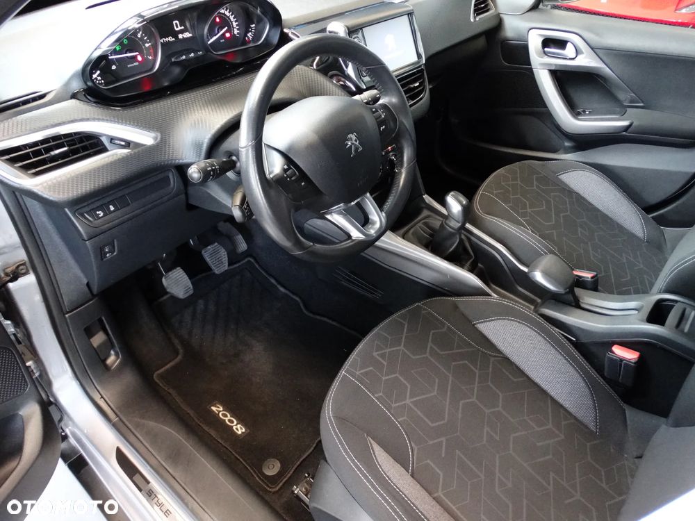 Peugeot 2008 PureTech 82 Style - 18