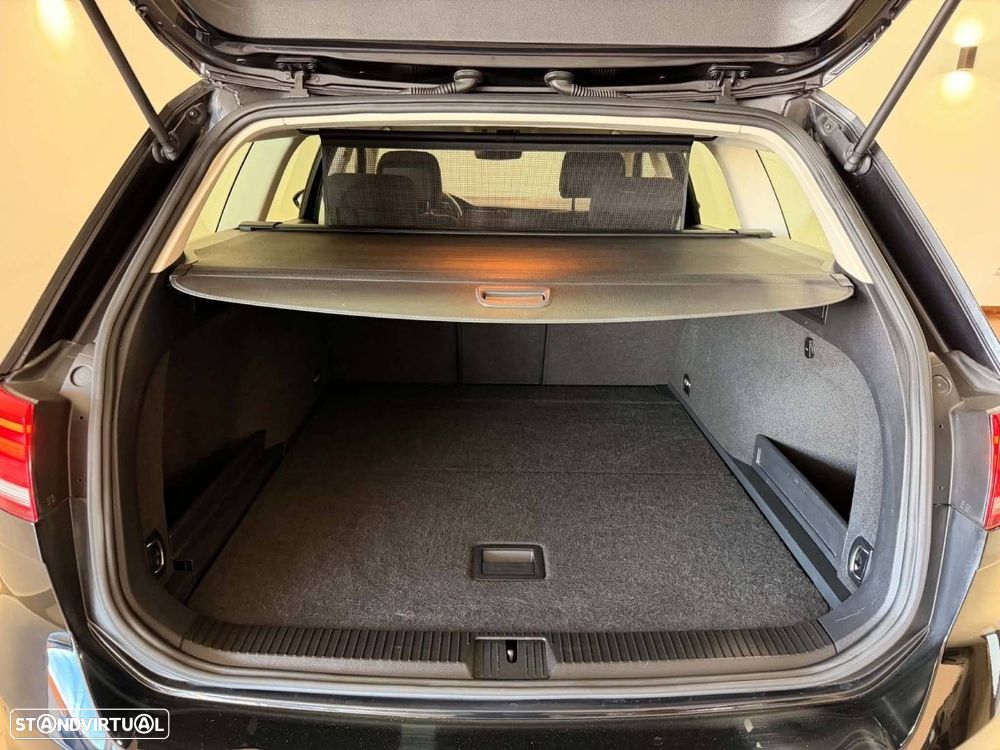 VW Passat Variant 1.6 TDI Confortline - 21