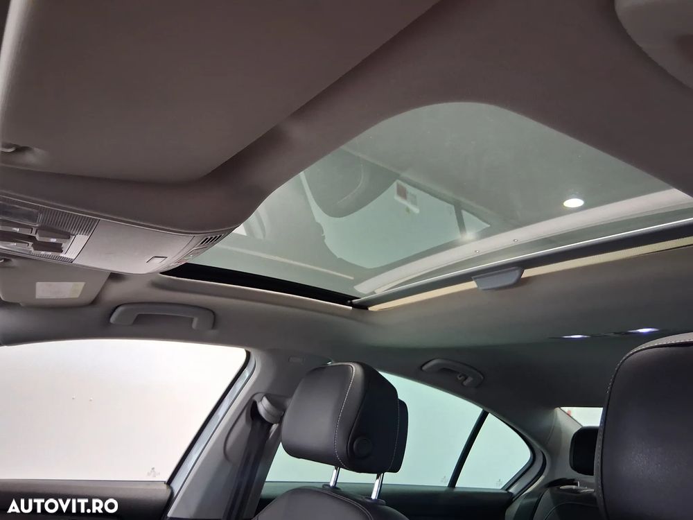 Volkswagen Passat - 33