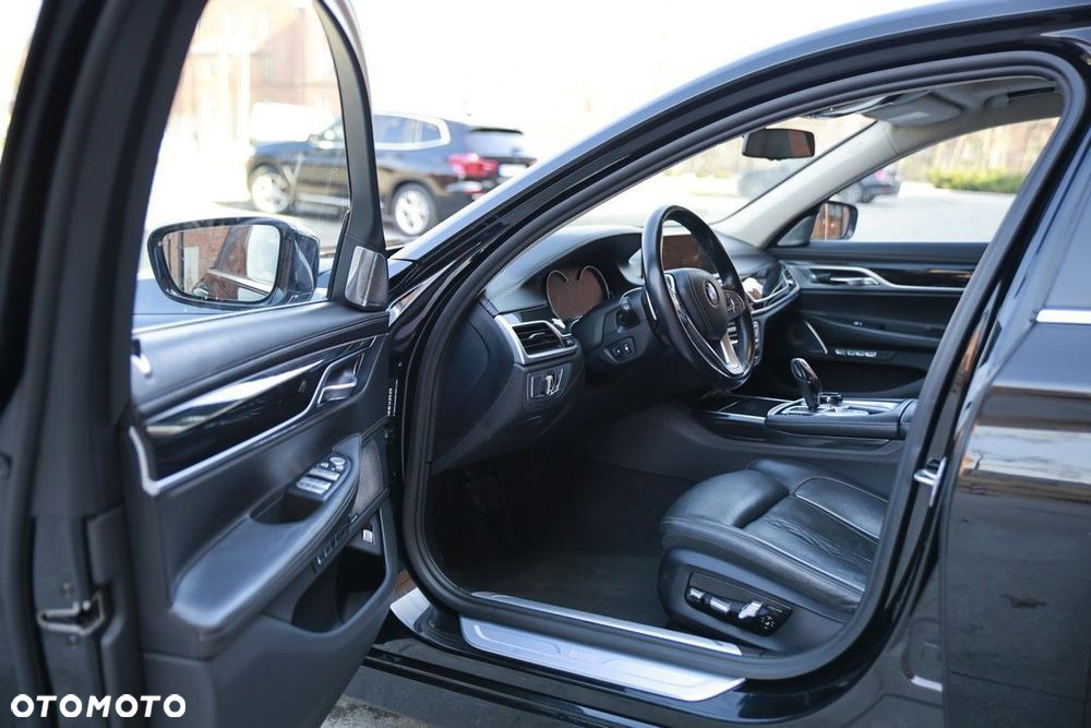 BMW Seria 7 740d xDrive - 9