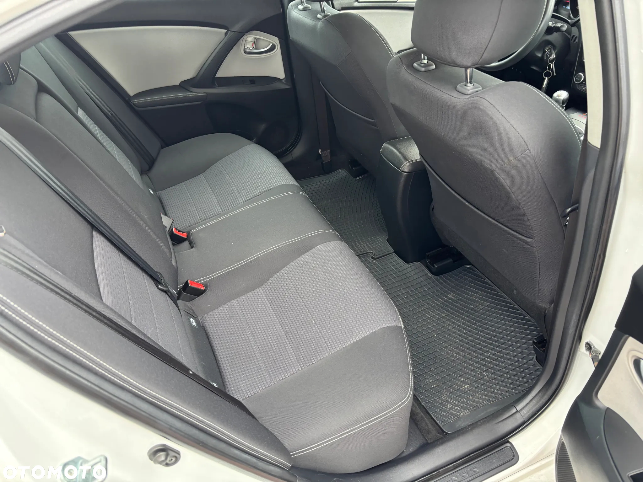 Toyota Avensis - 16