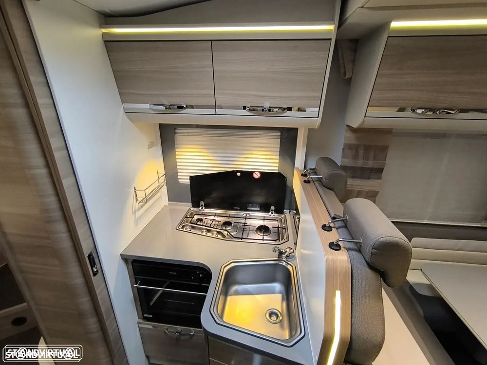 Adria Matrix M670SC 50 Anos 5lugares Cama central e basculante - 20