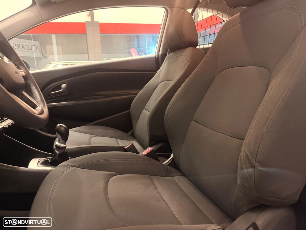 Kia Rio 1.1 CRDI IVA DEDUTIVEL - 6