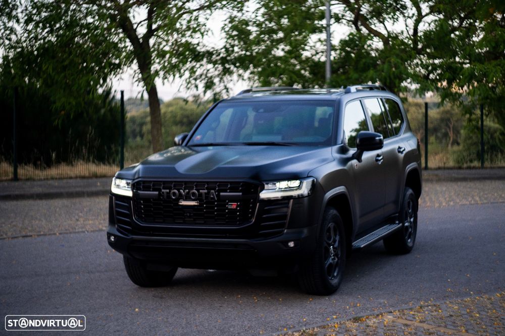 Toyota Land Cruiser - 2