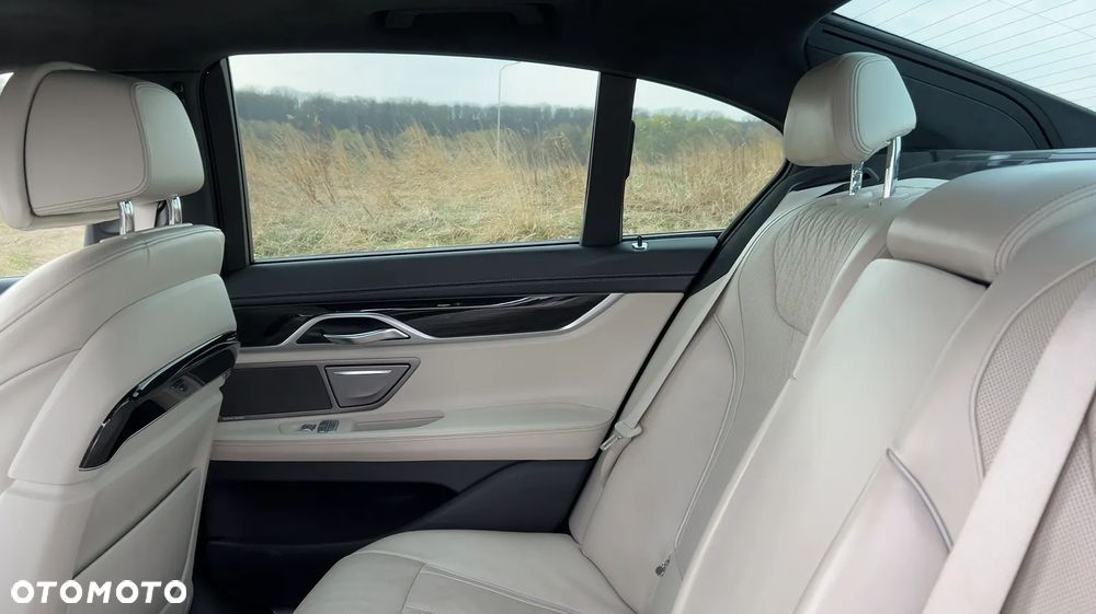 BMW Seria 7 750i xDrive - 20