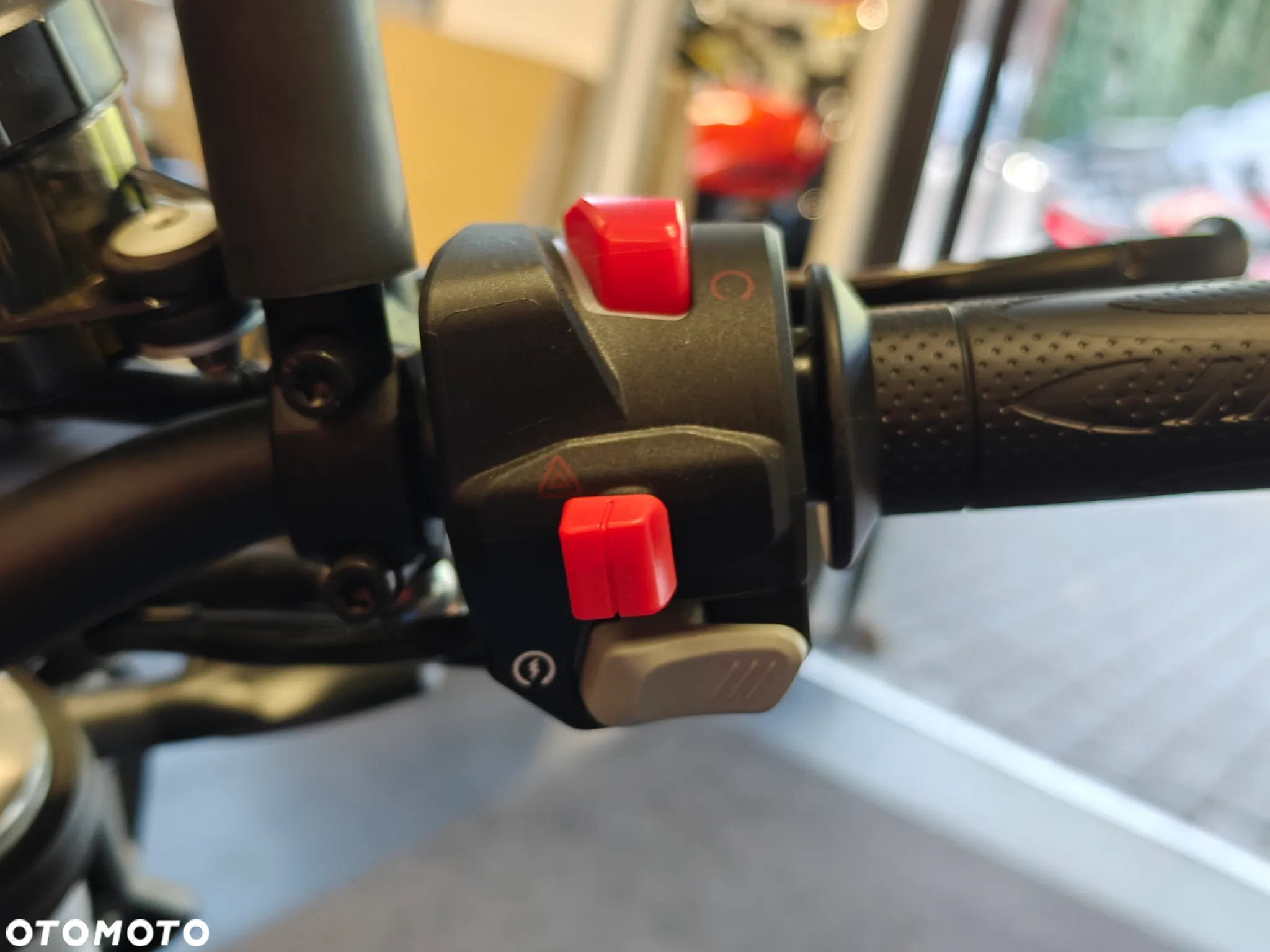 QJMOTOR SRK 700 - 11