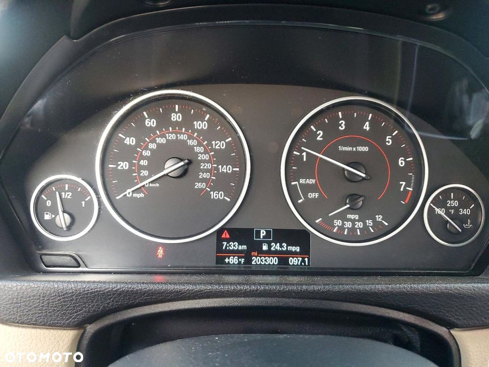 BMW Seria 3 330i - 9