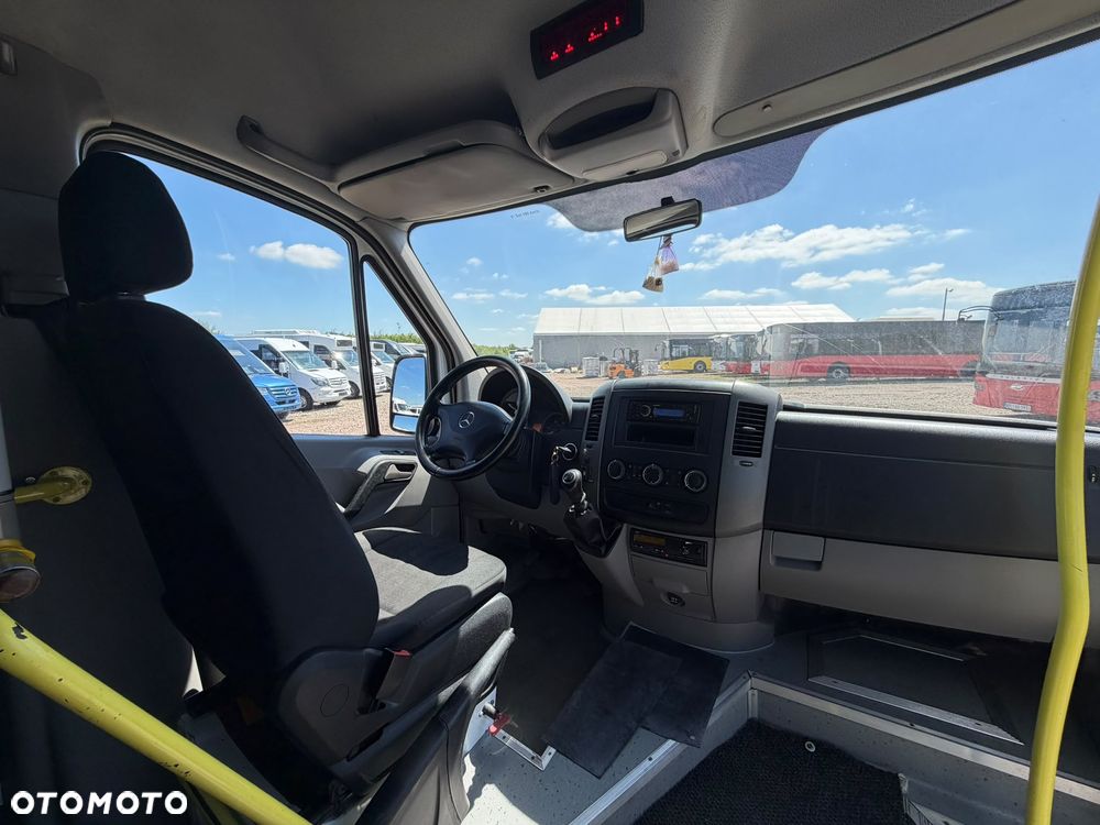 Mercedes-Benz Sprinter 516 - 17
