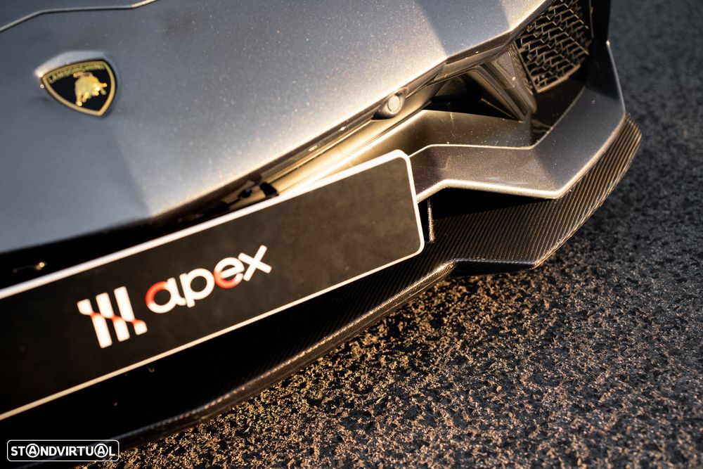 Lamborghini Aventador 6.5 V12 LP740-4 S - 19