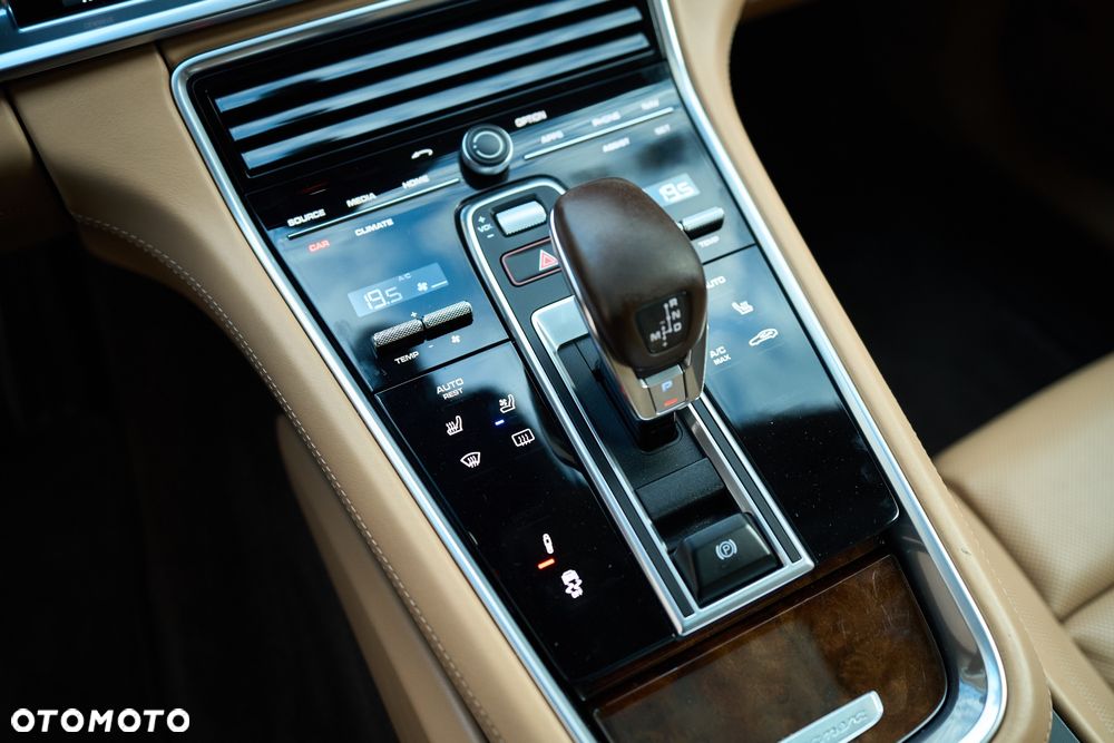Porsche Panamera 4S - 26