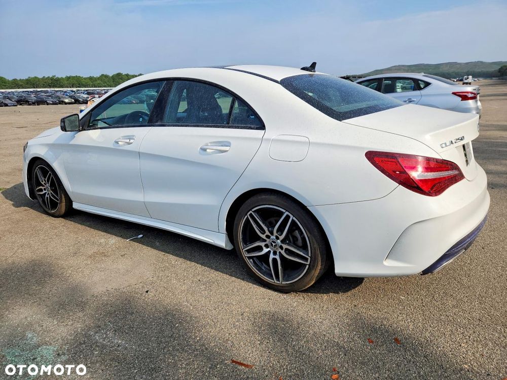 Mercedes-Benz CLA 250 4Matic 7G-DCT AMG Line - 5