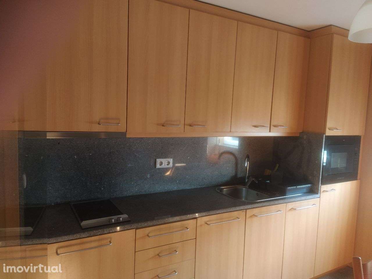 Novo valor. . Arrenda-se T0 no Alma Shopping. Mobilado e equipado. - Grande imagem: 4/10