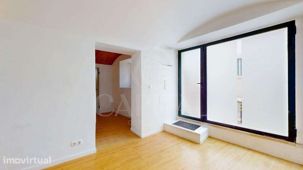 T1+1 com 60 m2 /Santa Catarina ( Lisboa) /Rés-do-chão com charme unico - Grande imagem: 5/33