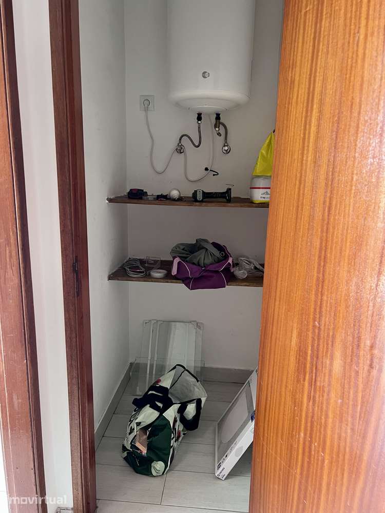 Apartamento T2 com varanda e garagem em Vila Franca - Grande imagem: 5/20