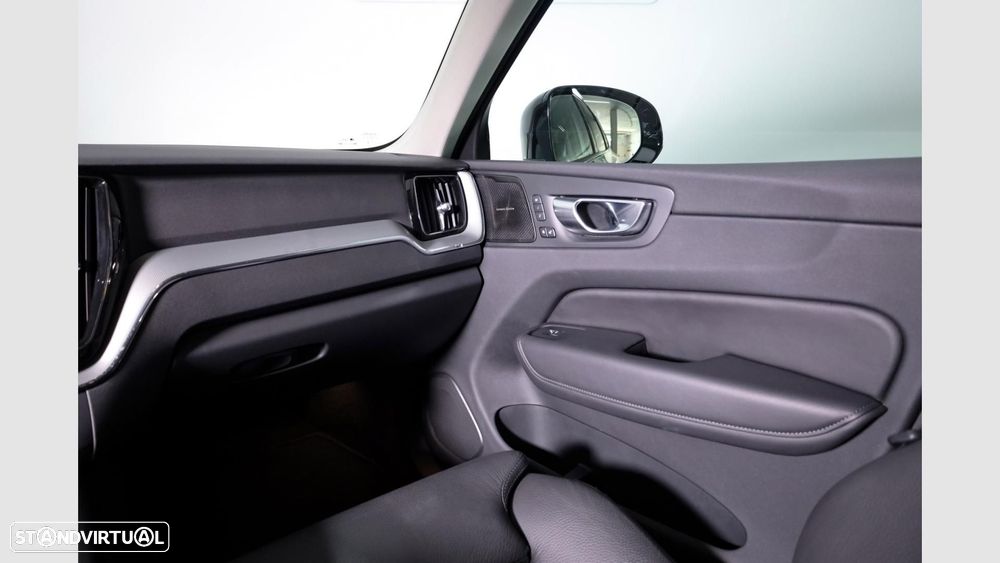 Volvo XC 60 2.0 T6 PHEV Plus Dark — fotografia 18