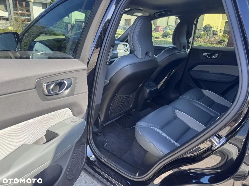 Volvo XC 60 D4 R-Design - 11