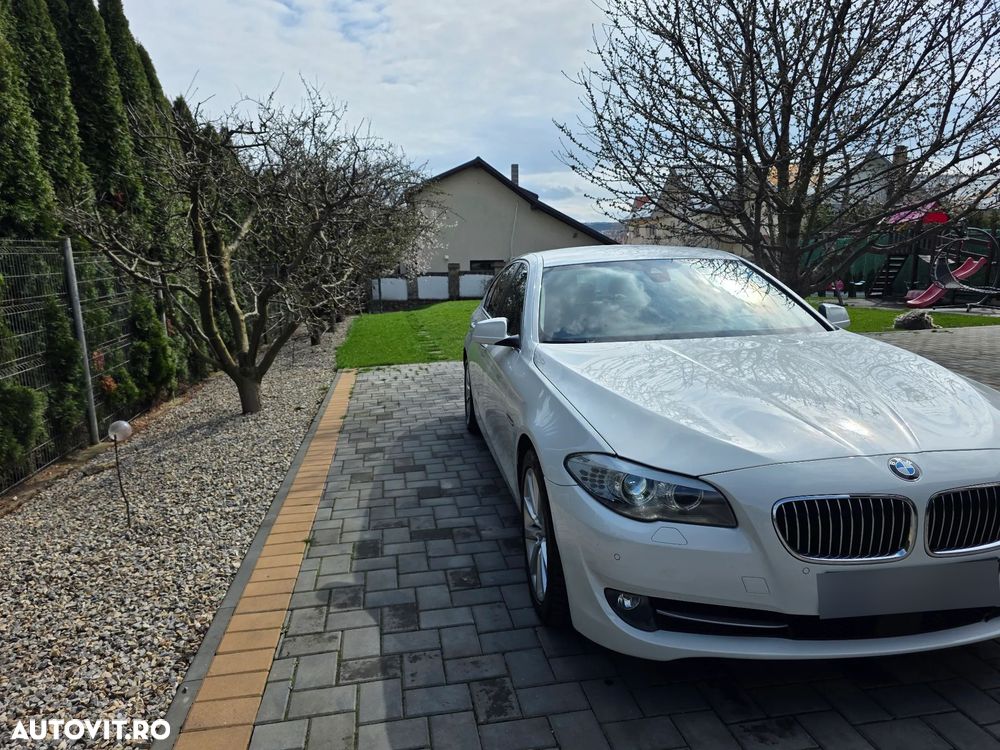 BMW Seria 5 520d Aut. Luxury Line - 2