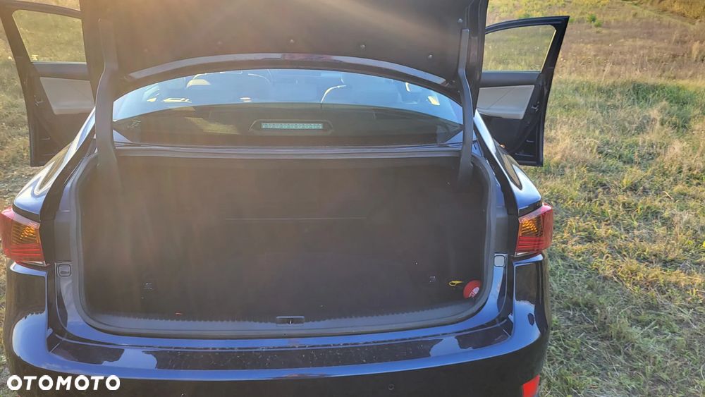 Lexus IS 200t / 300 F Sport - 13