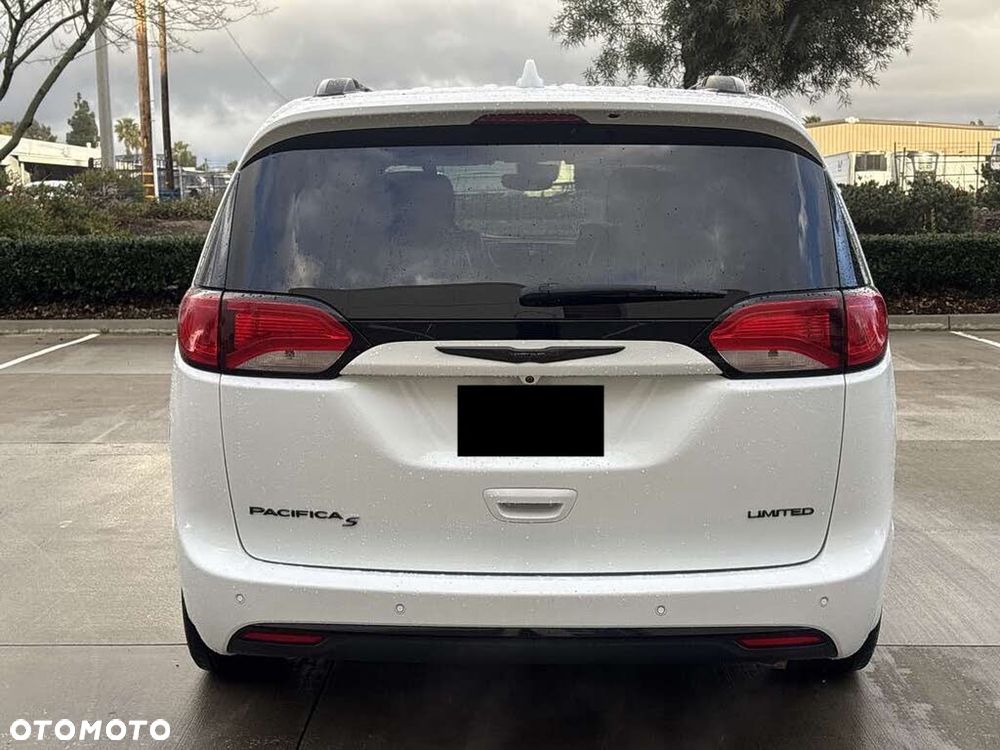Chrysler Pacifica - 4