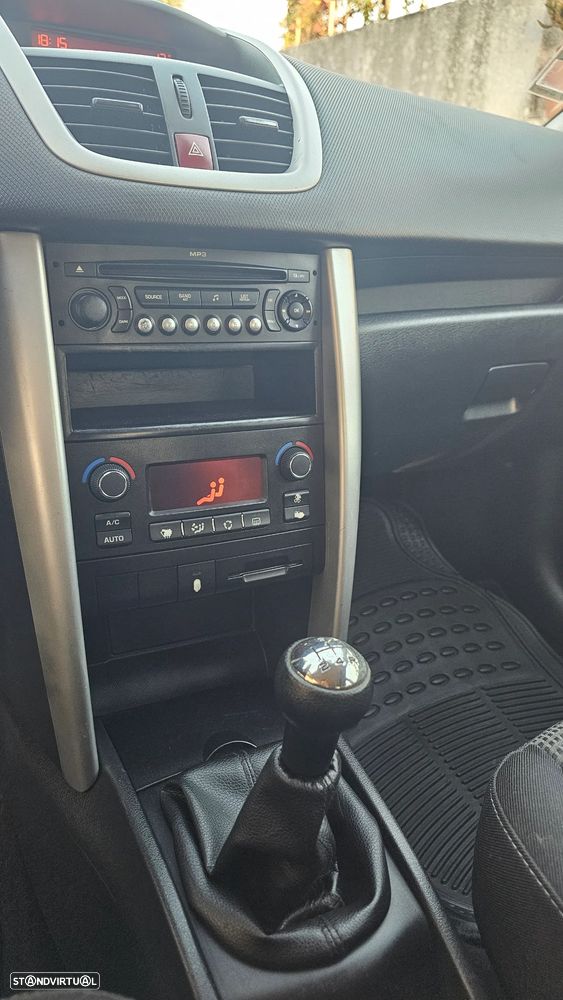 Peugeot 207 1.4 16V Sport - 4
