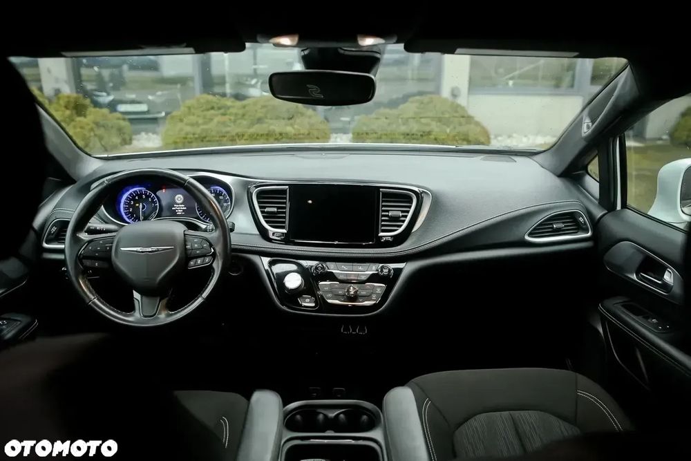 Chrysler Pacifica - 20