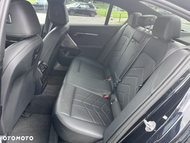 BMW Seria 5 520i - 26