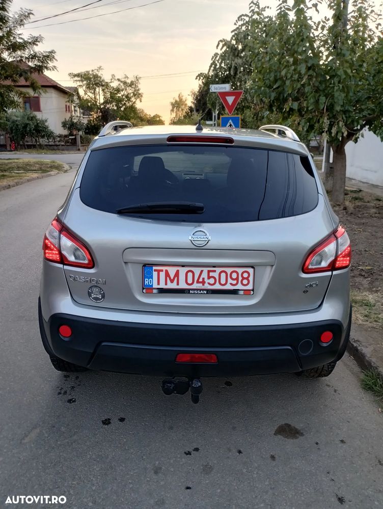 Nissan Qashqai+2 1.6 dCi DPF 4x4 Start/Stop tekna - 2