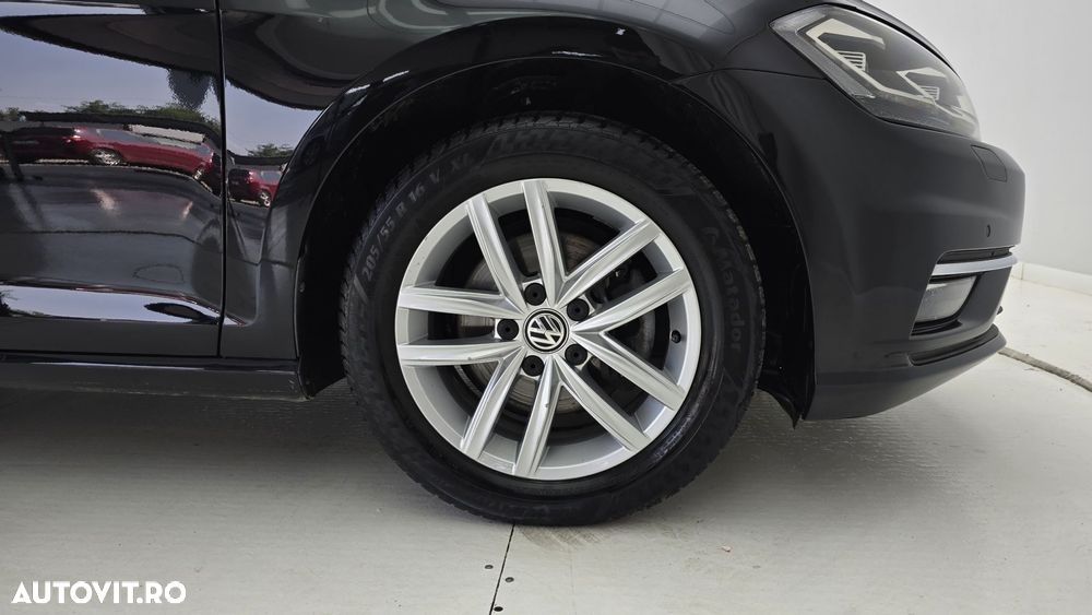 Volkswagen Golf - 23