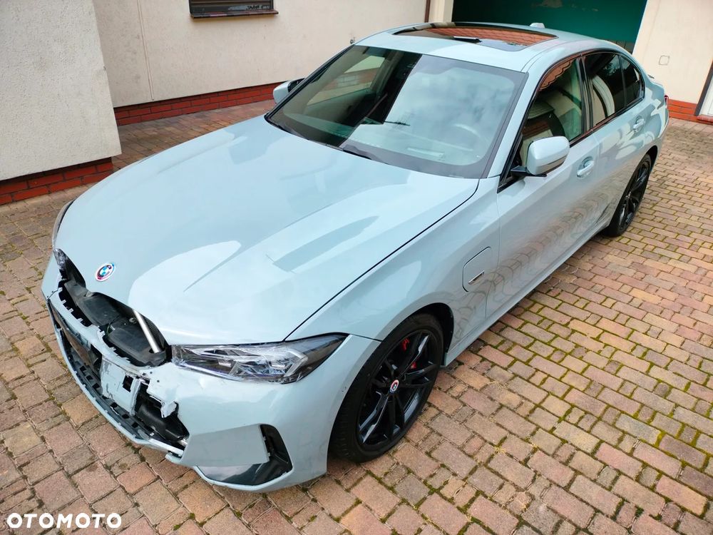 BMW Seria 3 330e M Sport - 14