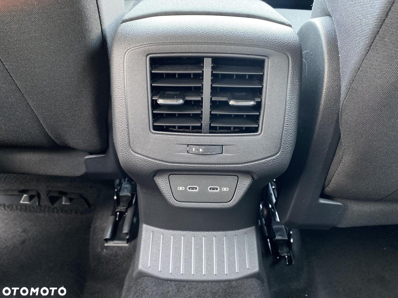 Volkswagen T-Roc - 22