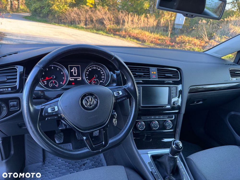 Volkswagen Golf - 15
