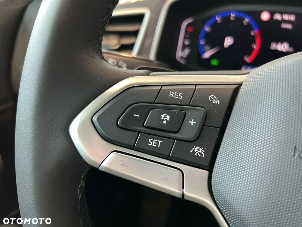 Volkswagen T-Roc - 13