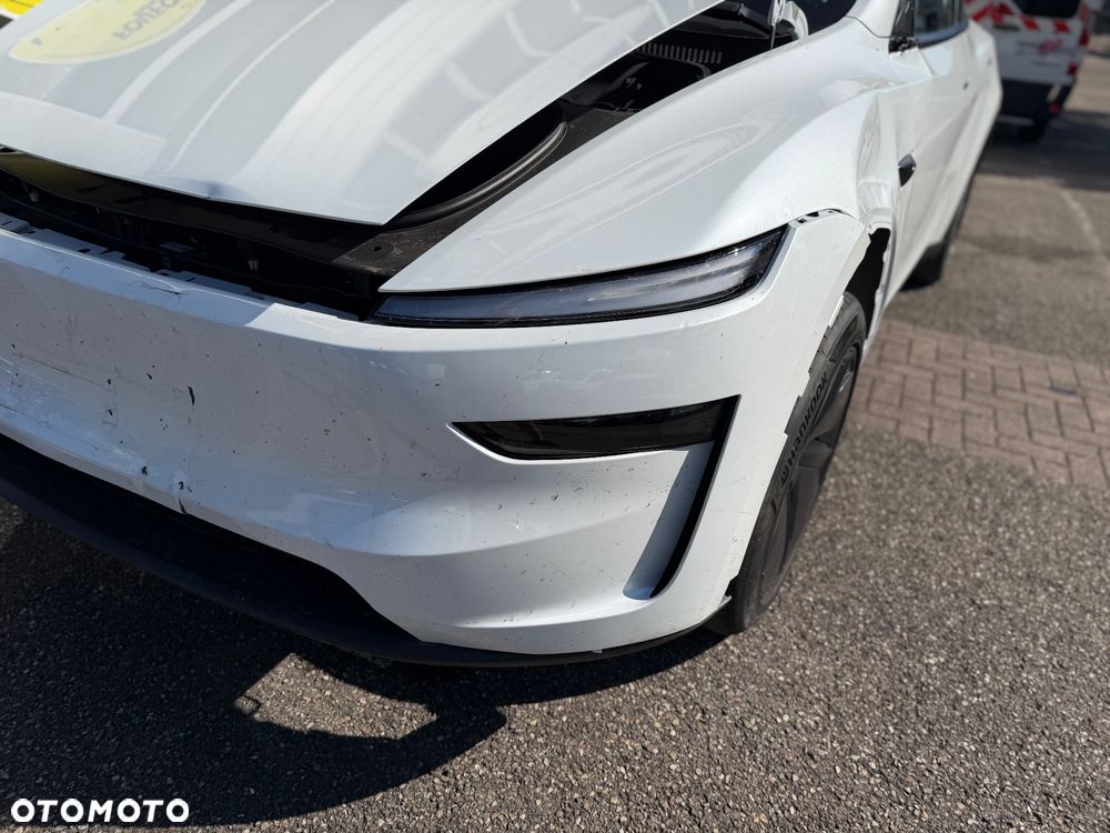 Tesla Model Y 79kWh Long Range AWD - 3