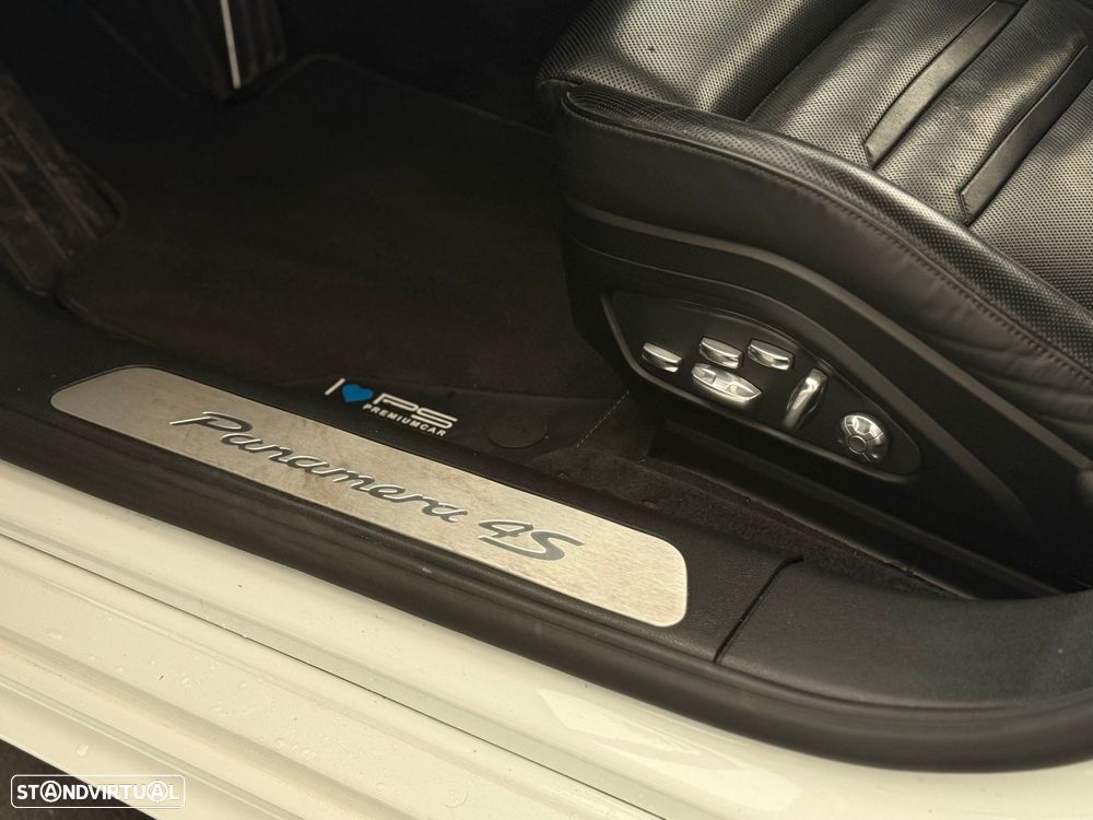 Porsche Panamera 4 S - 39