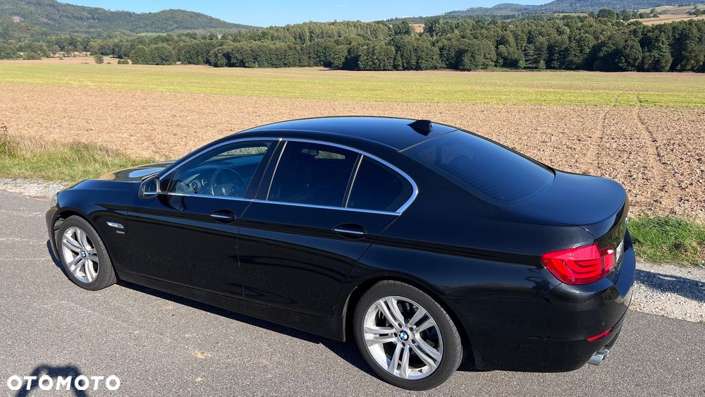 BMW Seria 5 525d xDrive - 24