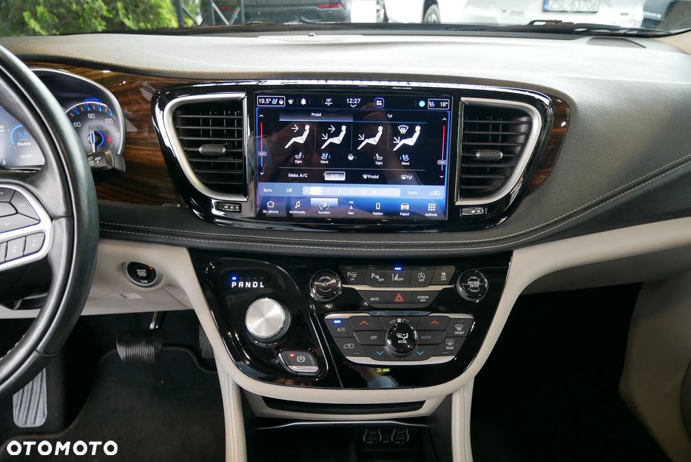 Chrysler Pacifica - 25