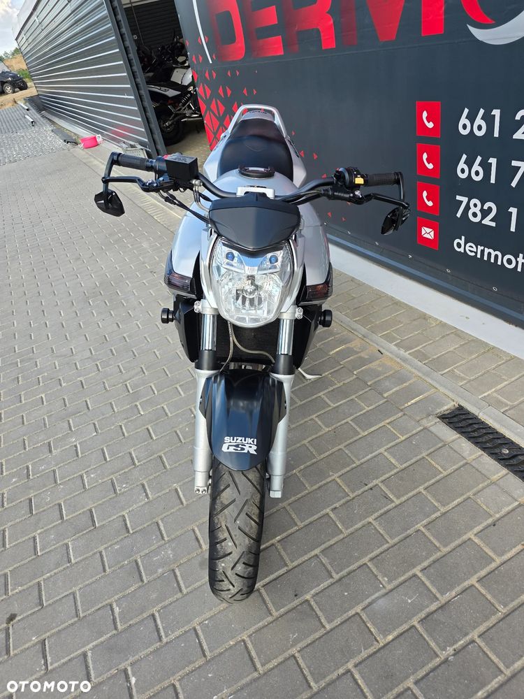 Suzuki GSR - 28