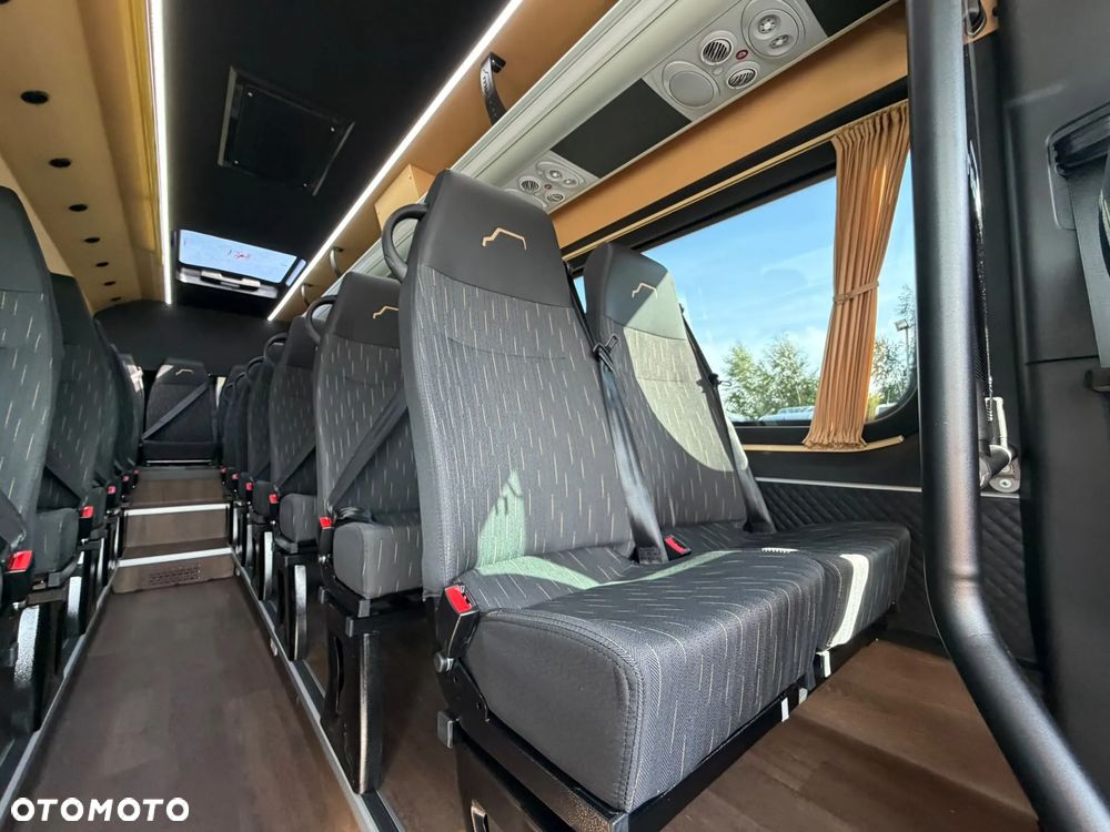 Mercedes-Benz Sprinter 517 - 22