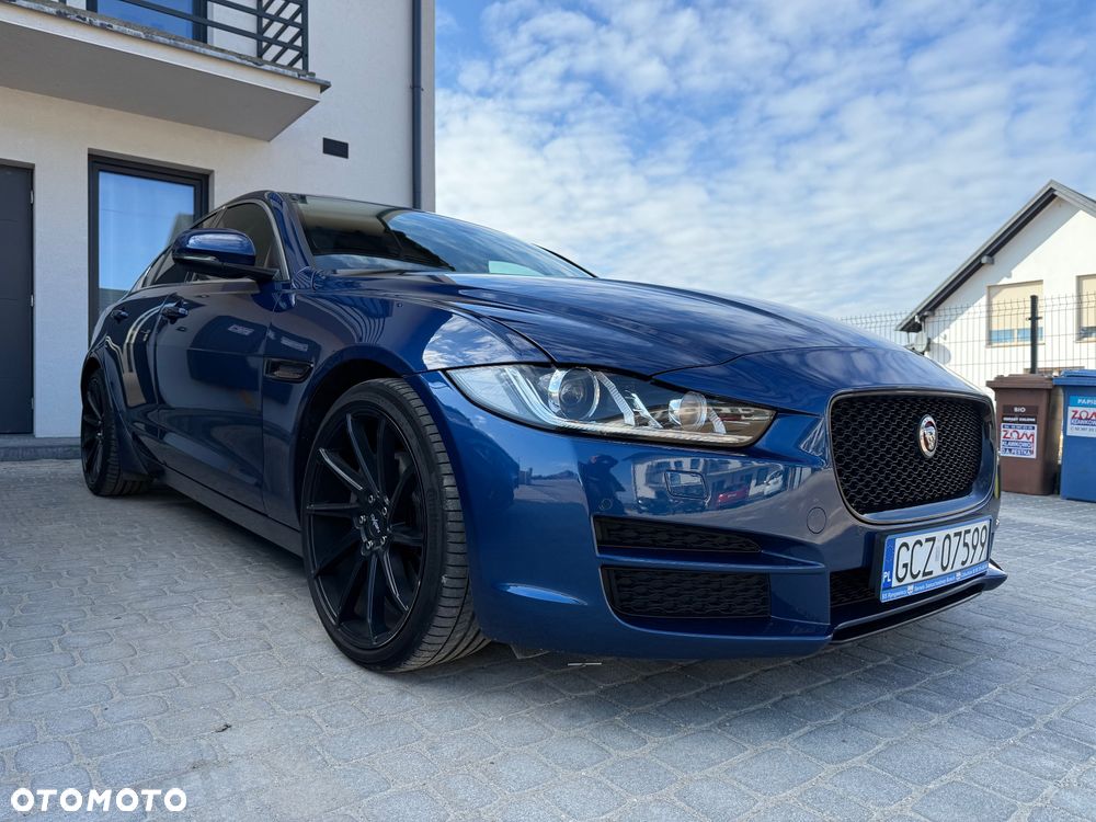 Jaguar XE 2.0 D Prestige - 8