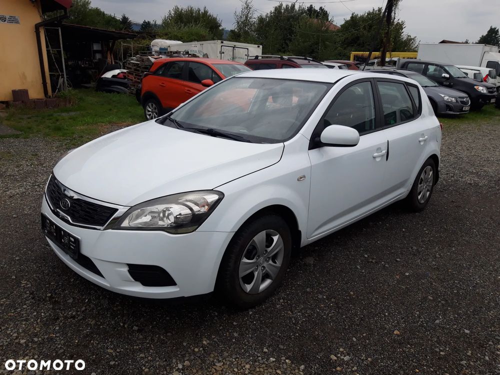 Kia Ceed 1.4 CVVT Attract - 2