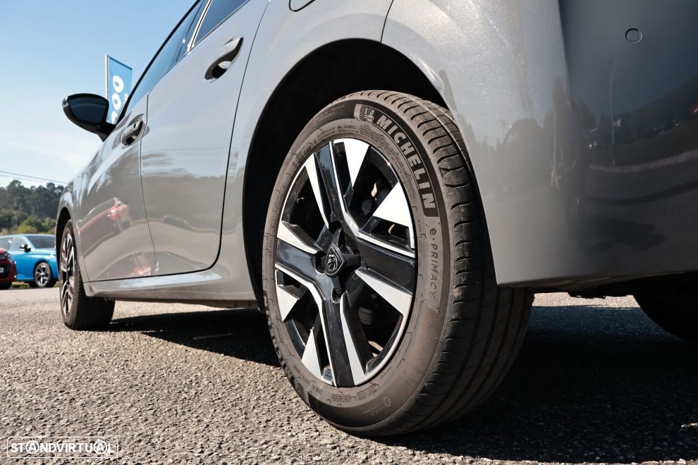 Peugeot 208 1.2 PureTech Allure - 5