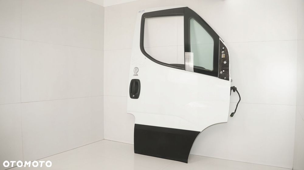 DRZWI PRAWY PRZÓD IVECO DAILY VI 16R - 9