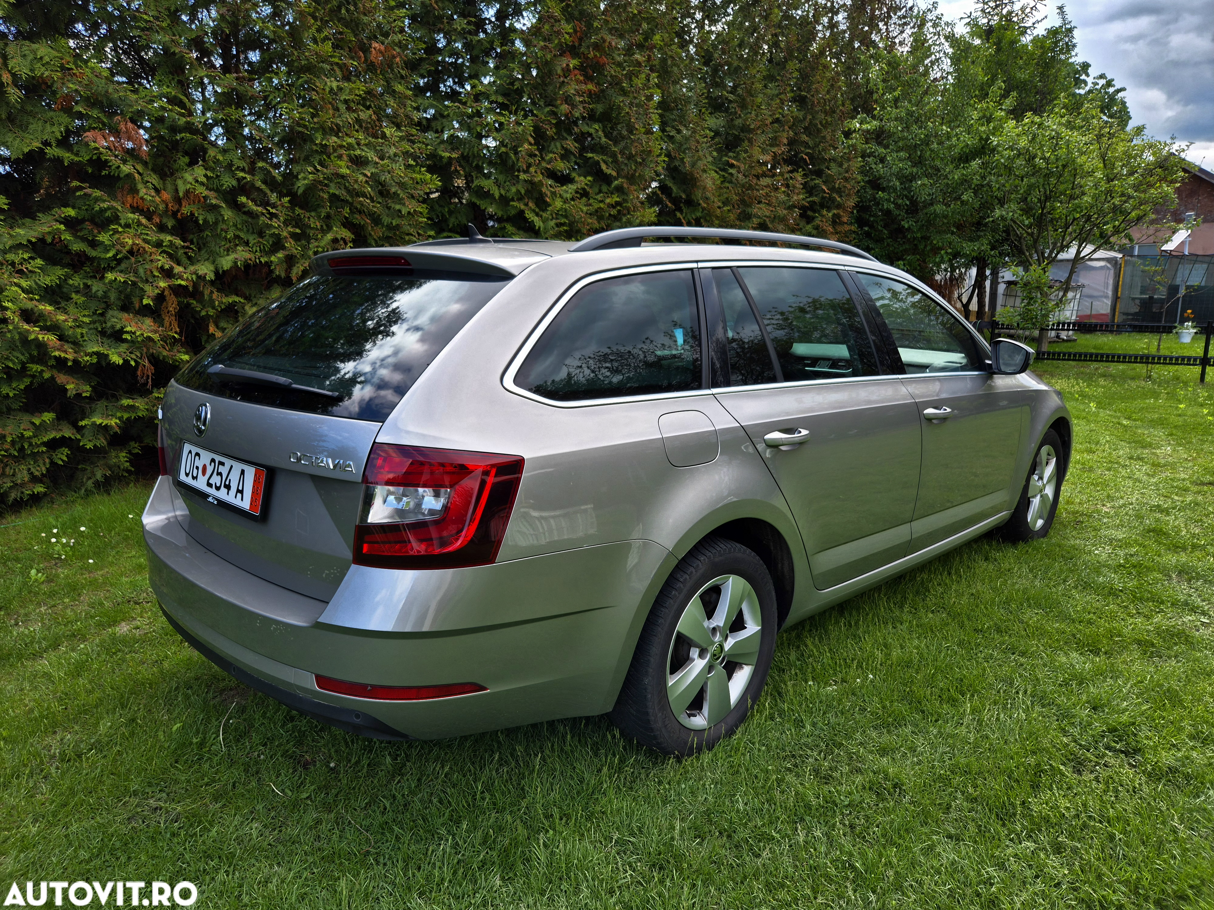Skoda Octavia 2.0 TDI DSG First Edition - 5